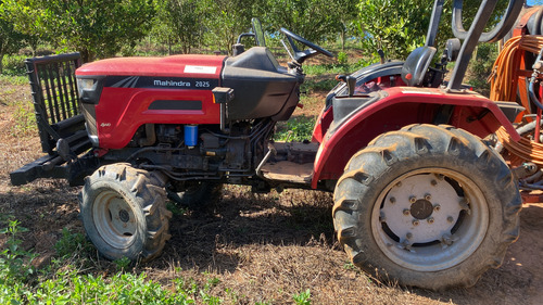 Trator Mahindra 4x4