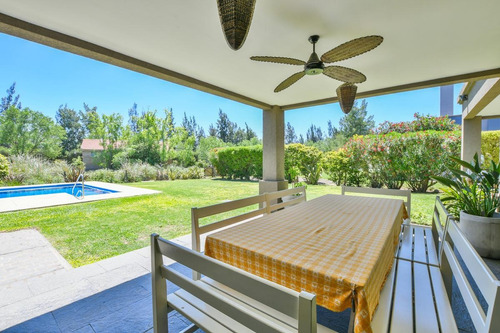 Casa De 3 Dormitorios - Pileta Y Galería Con Parrillero - Fisherton