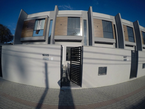 Lindo Sobrado No Bairro Salto Do Norte, Casa 02 Meio, Contendo 2 Suítes, Sala De Jantar, Cozinha, Lavabo, Área De Serviço, 1 Vaga De Garagem, Piso Porcelanato Porto Belo, Água Quente, Rebaixo Em Gess