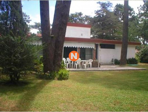 Casa En Venta Y Alquiler, Mansa, Punta Del Este, 4 Dormitorios.- Ref: 204928
