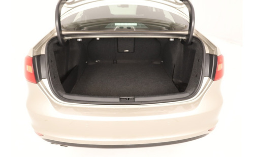 Volkswagen Vento 2.5 Luxury Tiptronic 2014