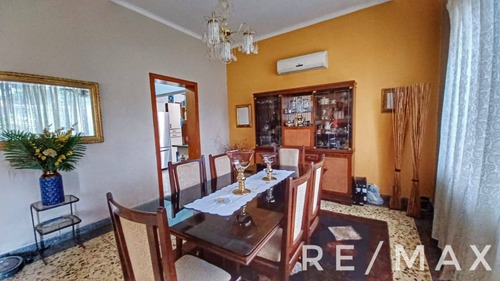 Imagen 7 de 16 de Casa En Urb. Guataparo Valencia 0412-4860923.