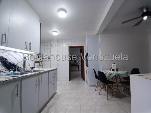 Estupenda ,amplia Y Ventilada Casa De 2 Niveles , En Venta Ubicada En La California Sur 25-17337