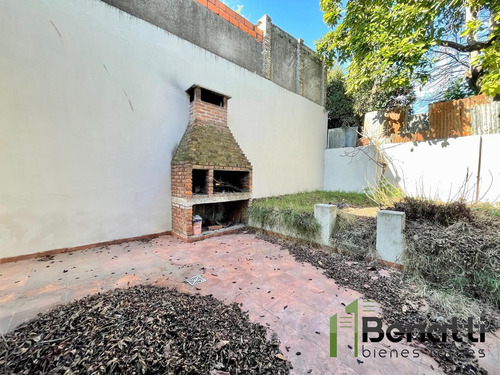 Imagen 10 de 11 de Dpto 3 Amb En P.b Con Patio, Jardín Y Parrilla. Sin Expensas