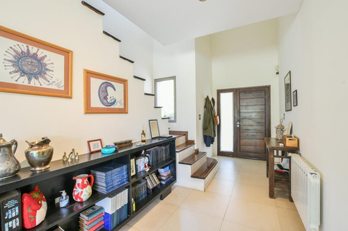 Imagen 7 de 30 de Casa De 3 Dormitorios En Venta Con Pileta Aldea Fisherton Barrio Cerrado Privado