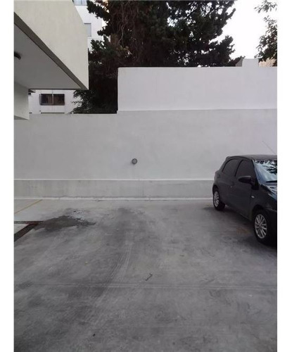 Imagen 3 de 7 de Venta De Cochera Fija Descubierta En Florida !!