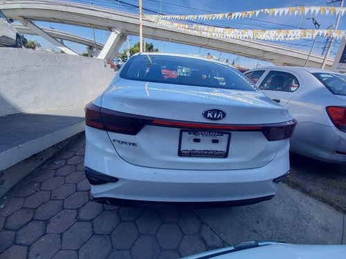 Imagen 4 de 15 de Kia Forte Sedan 2020 2.0l Lx Ivt