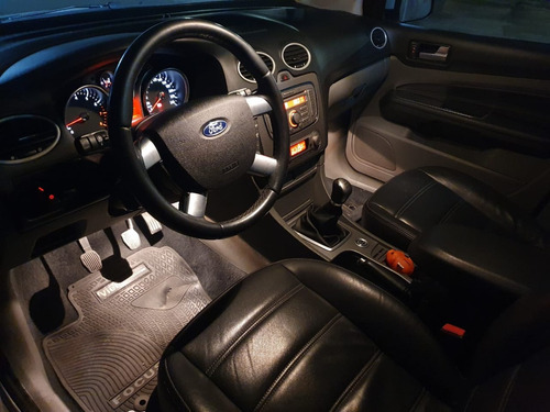 Ford Focus Exe 2.0 4p Ghia Mt