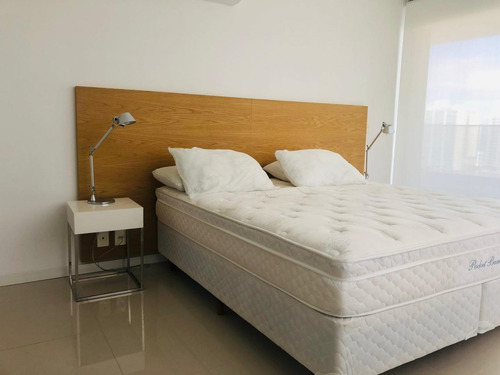 Apartamento En Venta De 3 Dormitorios En Playa Brava