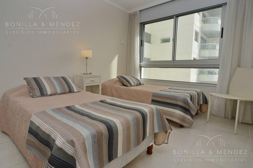 Ocean Drive 2, Unidad De 2 Dormitorios, 2 Baños, Garage!
