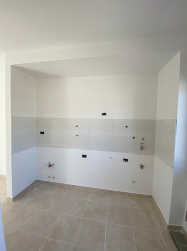 Imagen 4 de 8 de Departamento En Venta De 2 Dormitorios C/ Cochera En San Miguel