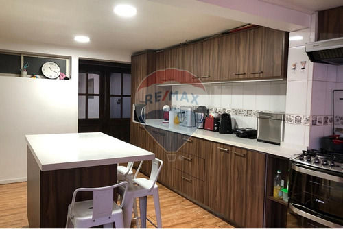 Casa Con Piscina, Quincho Y Cocina Renovada