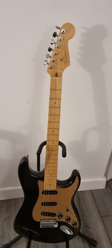 Guitarra Strato Fender American Deluxe Montego Black Maple