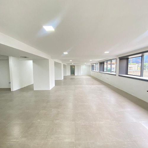 Torre Comercial En Venta 3.000 M2 - Urb. Las Mercedes
