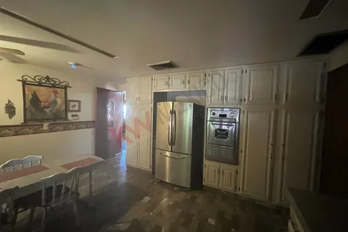 Casa En Chapultepec: 1 Piso, Confort Y Amplitud.