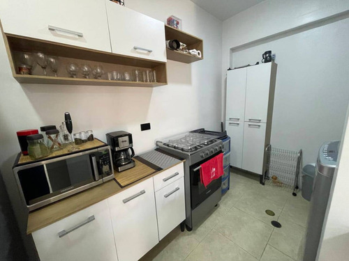 Iris H. Vende Apartamento (69m2). Guayabal .naguanagua.