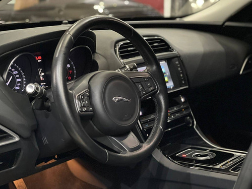 Imagem 13 de 13 de Jaguar Xe 2.0 16v Si4 Turbo Gasolina Pure 4p Automático