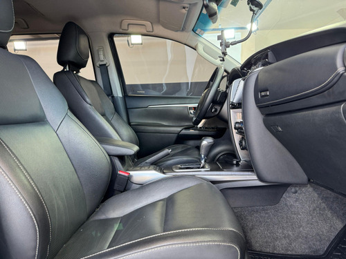 Toyota Hilux SW4 2.8 D-4D TURBO DIESEL SRX 4X4 AUTOMÁTICO