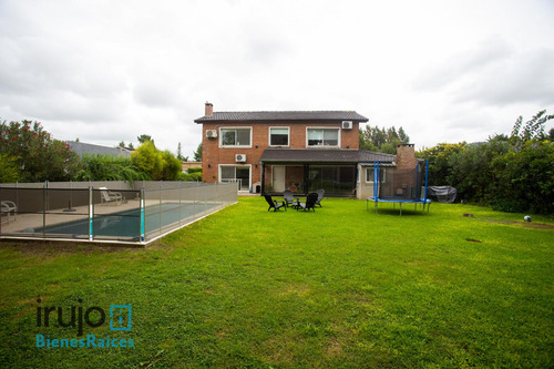 Casa 2 Plantas Super Amplia Piscina Galería Cocina Comedor Apto Crédito Canning!