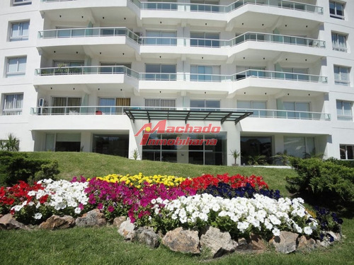 Imagen 16 de 27 de Venta De Apartamento De Tres Dormitorios En Punta Del Este