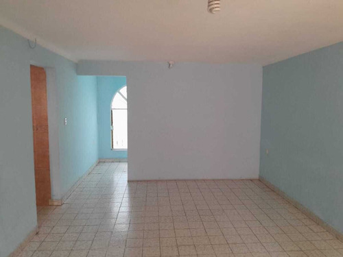 ¡casa En Renta De Dos Niveles!