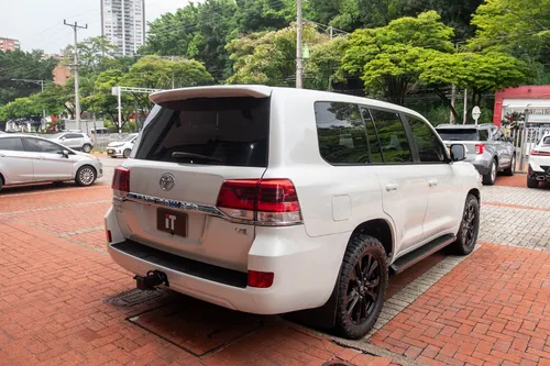 Toyota Land Cruiser Lc200 Vxr 4.6 At 4x4 2021 Blindaje 2+