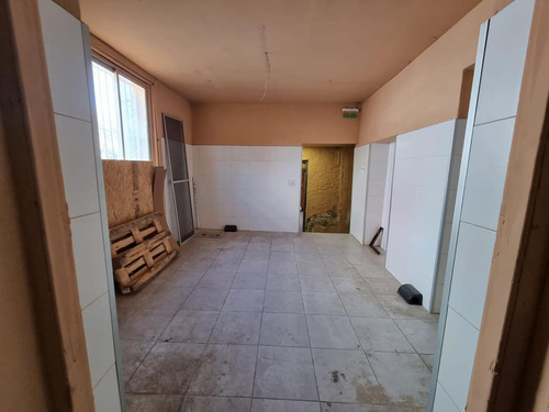 Imagen 9 de 14 de Local, Gran Esquina, 8 De Octubre Y Cipriano Miro , 300 M2 , Impecable !!
