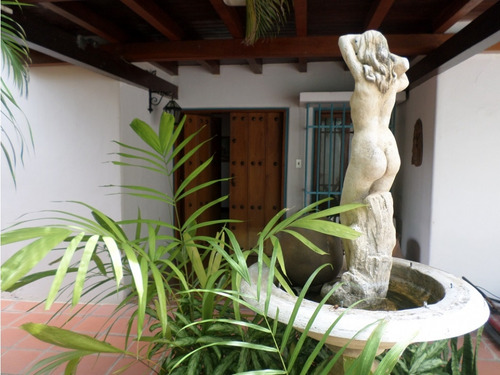 Casa En Venta En Lomas Del Mirador Caracas