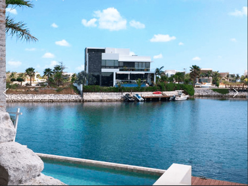 Casa En Venta - Marina Puerto Cancún 
