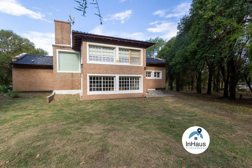 Casa De Categoría A Pocas Cuadras Del Centro De Villa General Belgrano