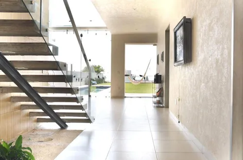 Casa Moderna Con Alberca Y Jardín, En Fraccionamiento Con Seguridad