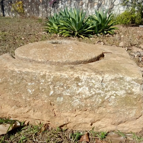 Pedras De Moinho Antigo. Gigantes (Usado)