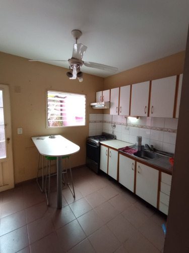 Dúplex De 3 Ambientes Con Entrada De Auto Cubierta