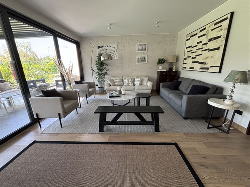 Casa En Venta De 4 Dorm. En Lo Barnechea Valle Escondido