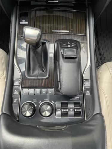 Lexus LX 5.7 570