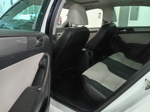 Volkswagen Jetta 2.5 Sportline Tiptronic At