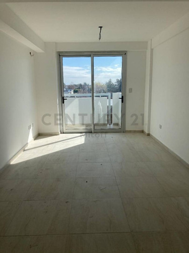 Imagen 2 de 9 de Semipiso De Tres Dormitorios A Estrenar En Venta En La Plata