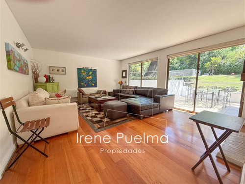 Vende Casa Con Gran Jardin En Huinganal En Lo Barnechea
