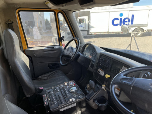 Schwarze A8000 Camion Con Barredora Camion International