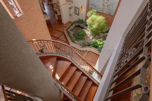 Se Ofrece En Venta Extraordinaria Y Hermosa Casa De Estilo Europeo Ubicada En Los Chorros