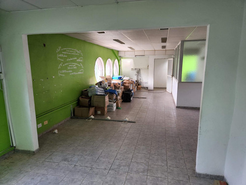 Galpon En Venta Con Estacionamiento Y Oficinas En Olivos