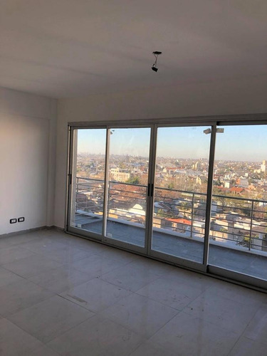Imagen 5 de 12 de En Venta Depto 3 Amb En Edif. Al Fte En Lanus Oeste (049)