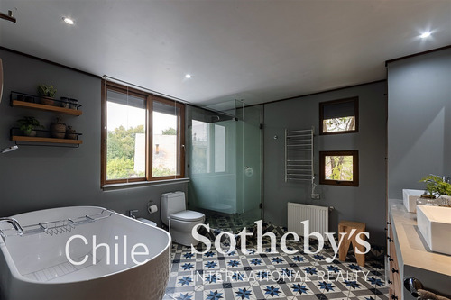 Estupenda Casa Remodelada En Arriendo, Vitacura