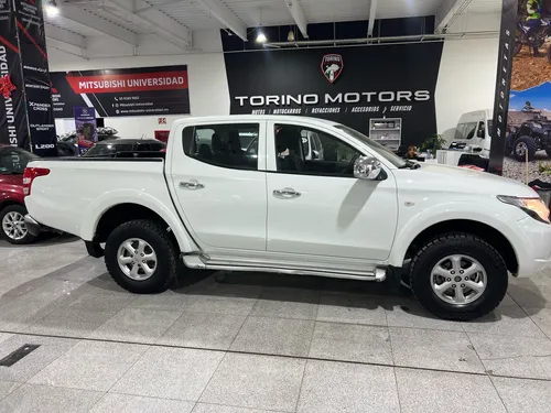 Mitsubishi L200 2.4 Cabina Doble 4x2 Mt
