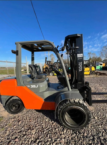 Autoelevador Toyota 3500kg Duales Torre Triple C/desplazador