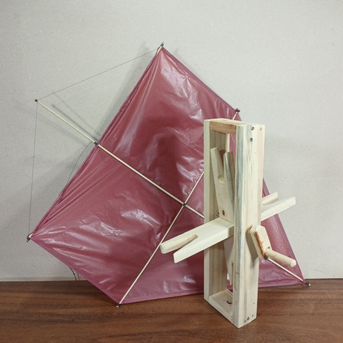Manivela Carretilha Soltar Pipa Madeira Arte 36x27x18cm 390g (Usado)