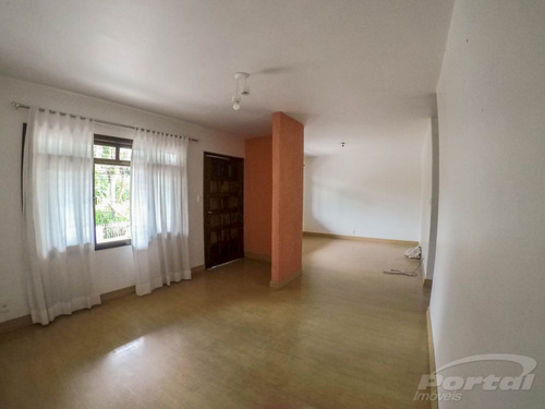 Casa Alvenaria Bairro Da Velha, Pronta Para Financiar, Com 2 Suites Mais 2 Dormitórios , Sala, Cozinha, A. Serviço, Garagem, Mais Uma Moradia Nos Fundos Independente Com Sala Cozinha Quarto Banhei