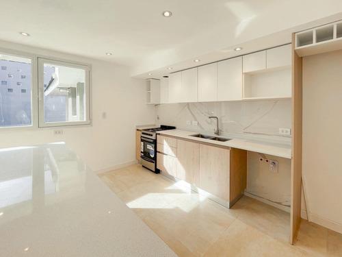 Casa En Venta - 4 Dormitorios 3 Baños - Cochera - 302,40mts2 - Mar Del Plata