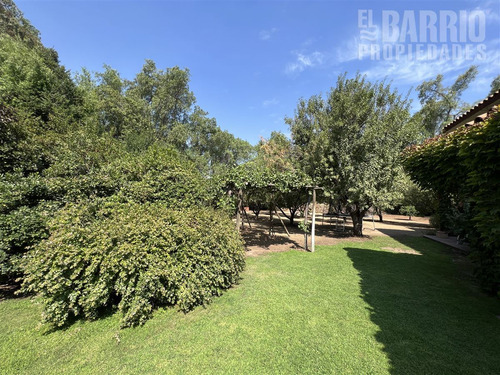 Casa En Venta De 6 Dorm. En Colina