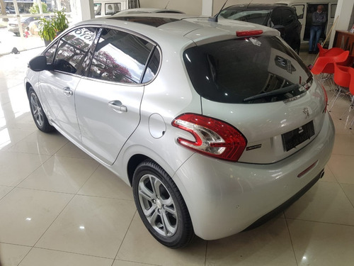 Peugeot 208 Feline 1.6 2013